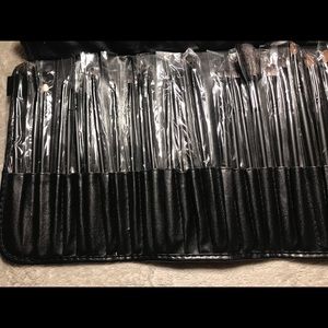 32 piece make up brush set with carrying case